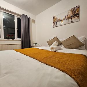 London E14 Stay